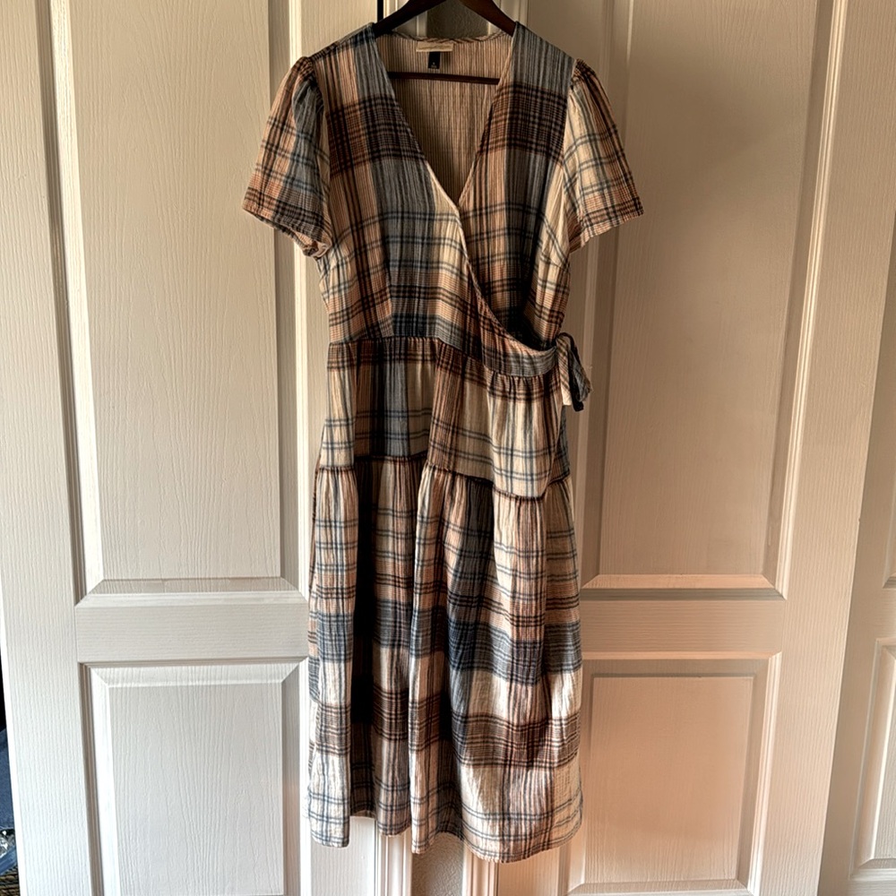 Womens XL wrap midi Dress